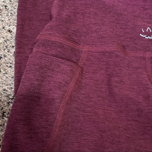 Beyond Yoga x Peloton Burgundy Leggings Size Small - Picture 7 of 8